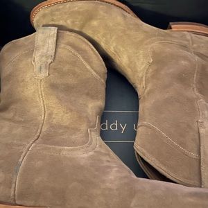 Meet your Posher, Deonta